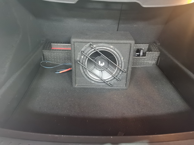 14为汽车添加超低音单元安装在后备箱.jpg