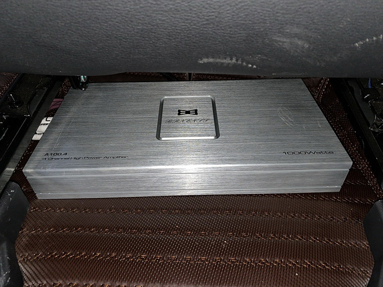 12为汽车添加功放隐藏安置在座椅底部.JPG