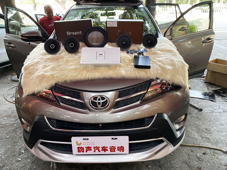 1丰田RAV4音响改装.JPG