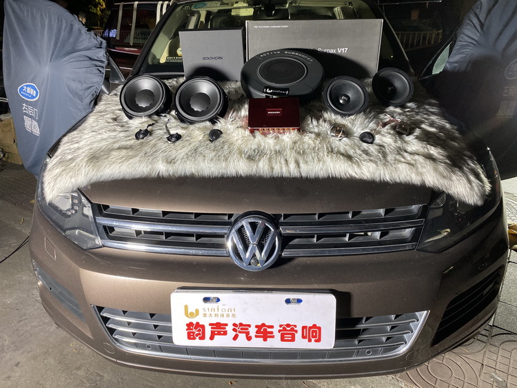 1，改装车型—大众途锐.JPG