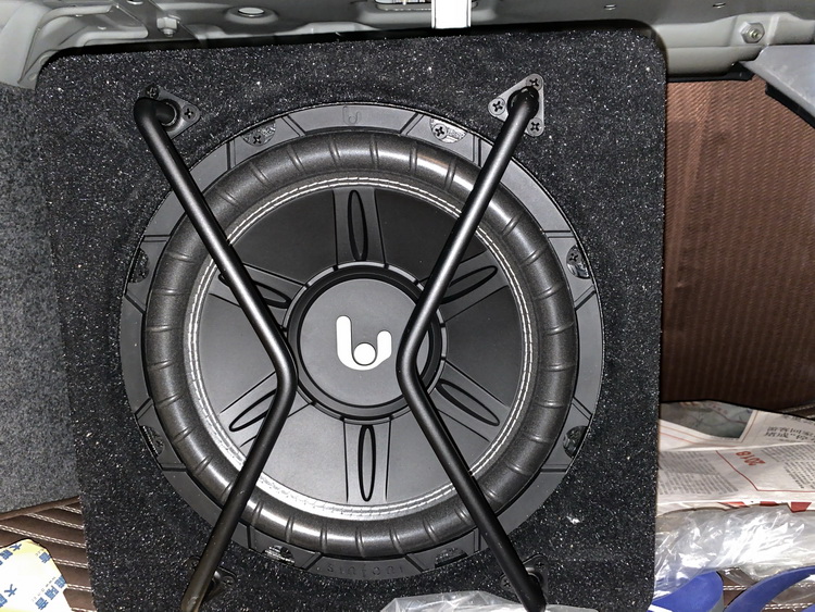 10诗芬尼S10低音安装在后备箱处.JPG
